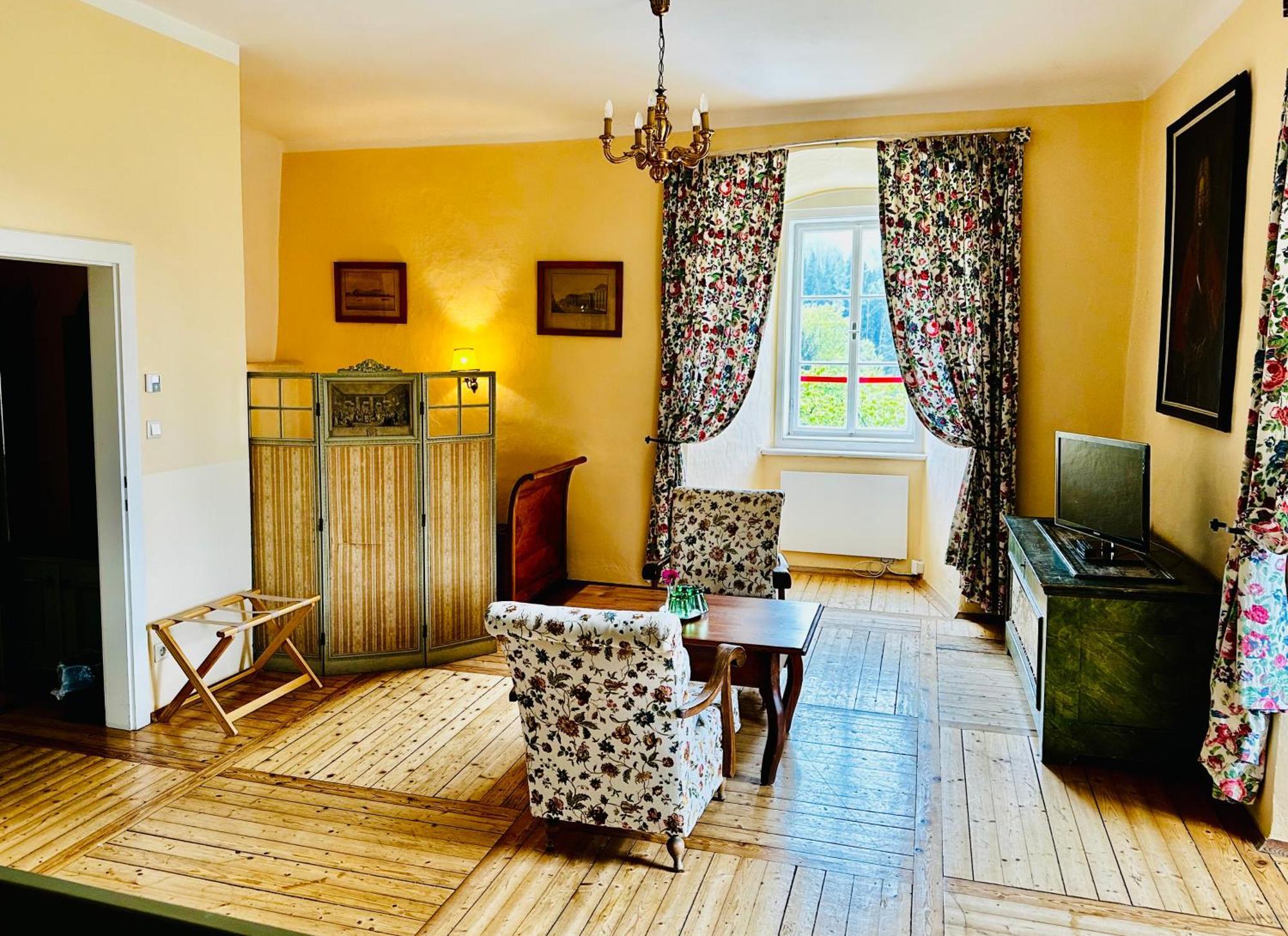 Schloss Moosburg Gaestehaus Dış mekan fotoğraf